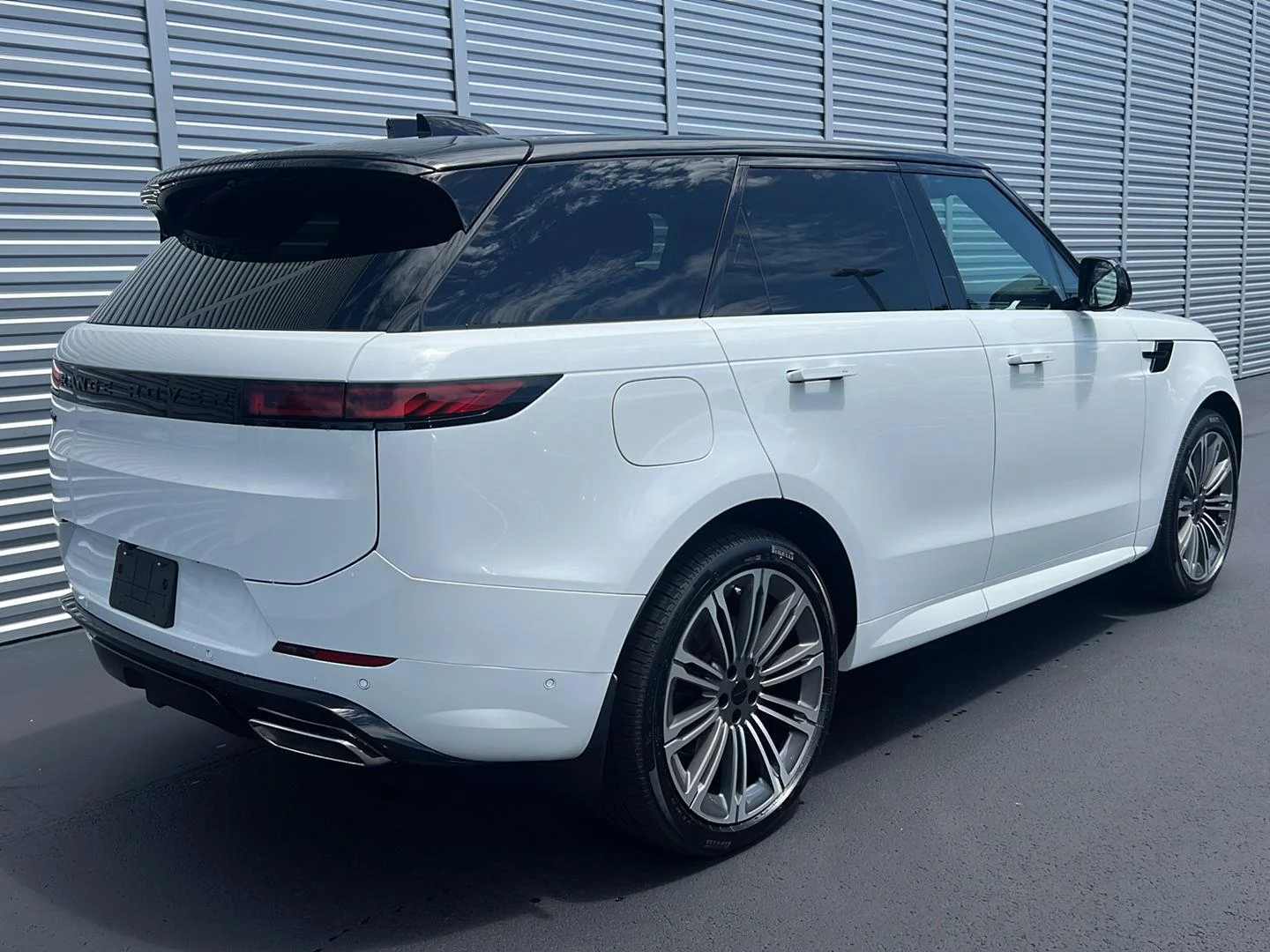 New 2026 Fuji White Land Rover Dynamic SE image 5