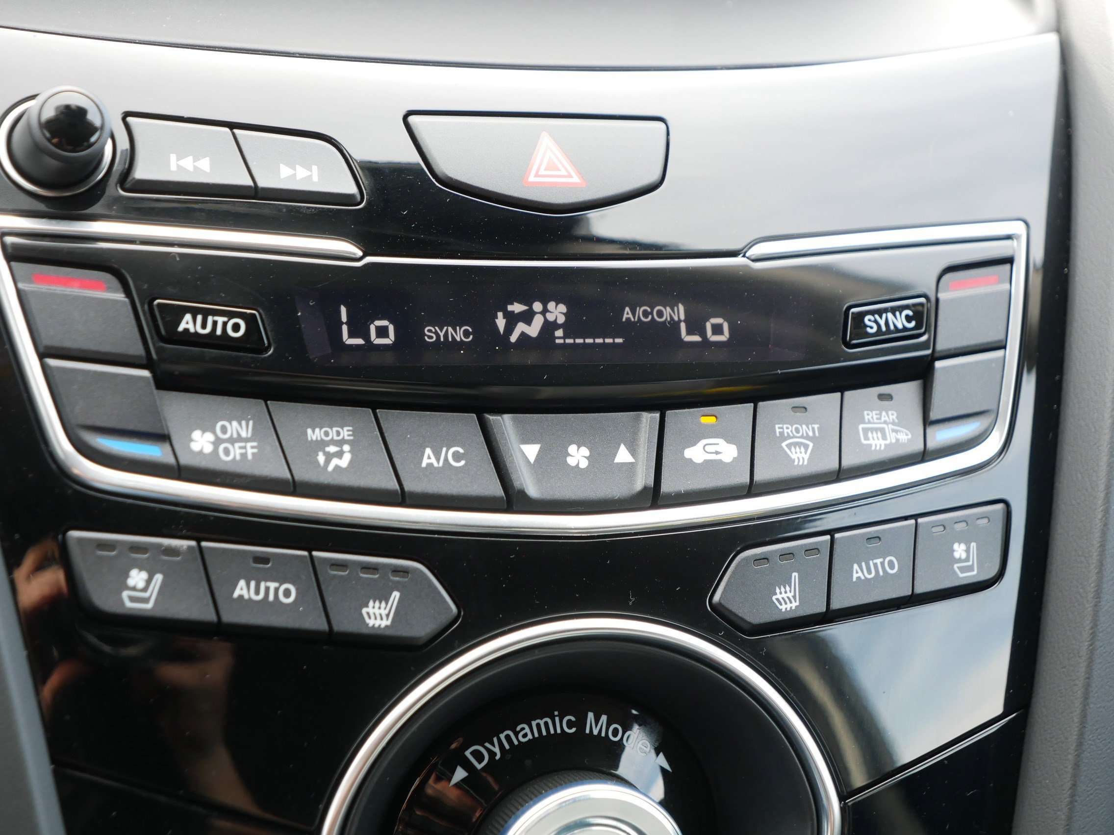 Used 2024 Platinum White Pearl Acura w/Advance Package image 23