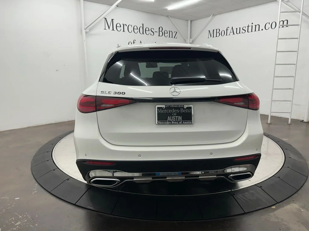 New 2027 White Mercedes-Benz GLC 300 image 6