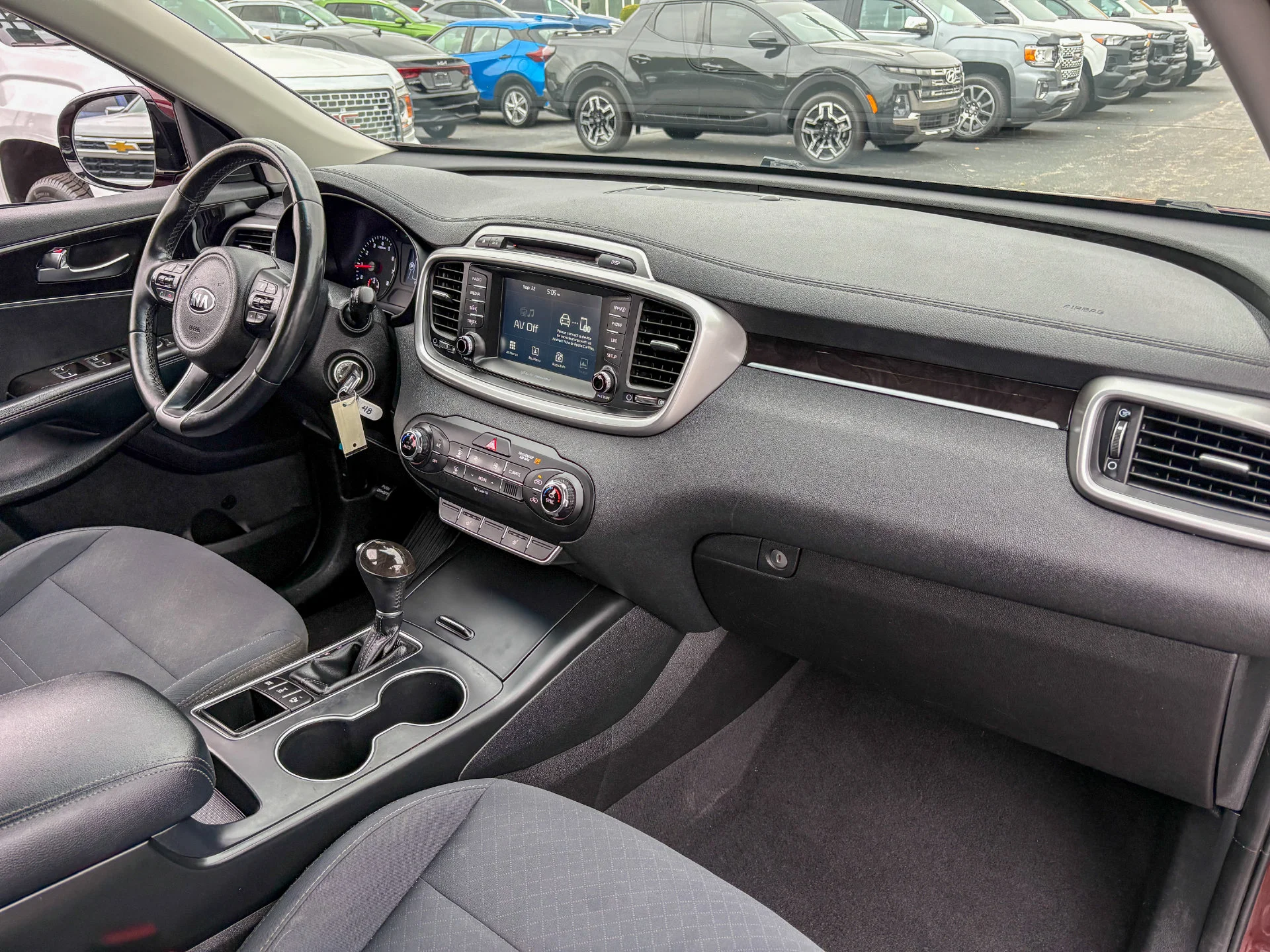 Used 2018 Purple Kia LX image 25