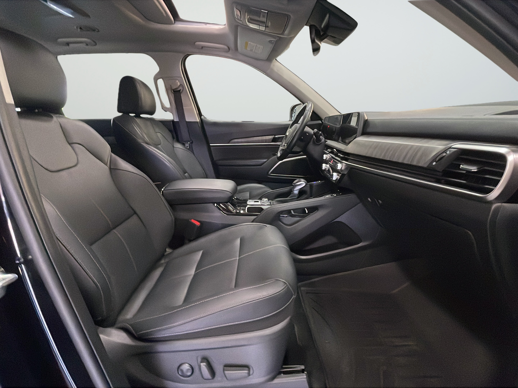 Used 2025 Black Kia EX image 25