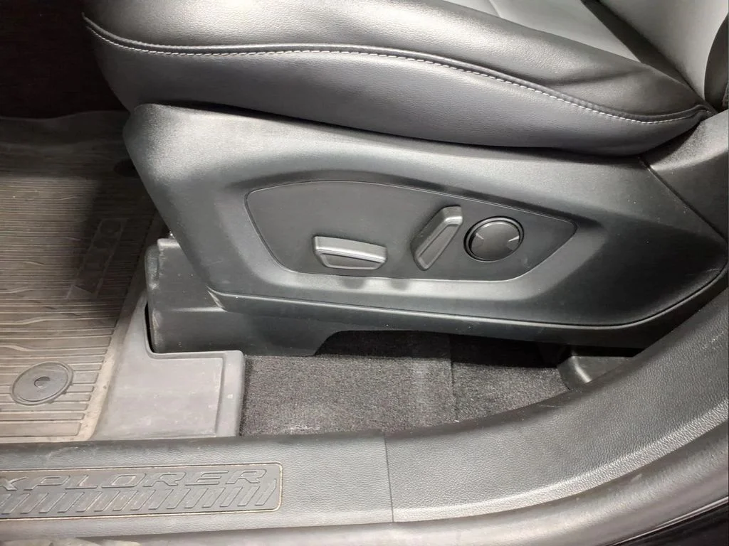 Used 2023 Black Metallic Ford XLT image 9