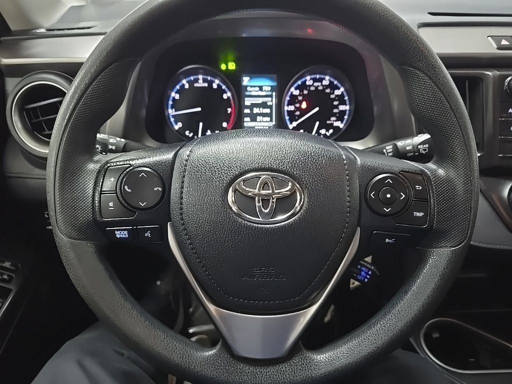 Used 2017 White Toyota LE image 18