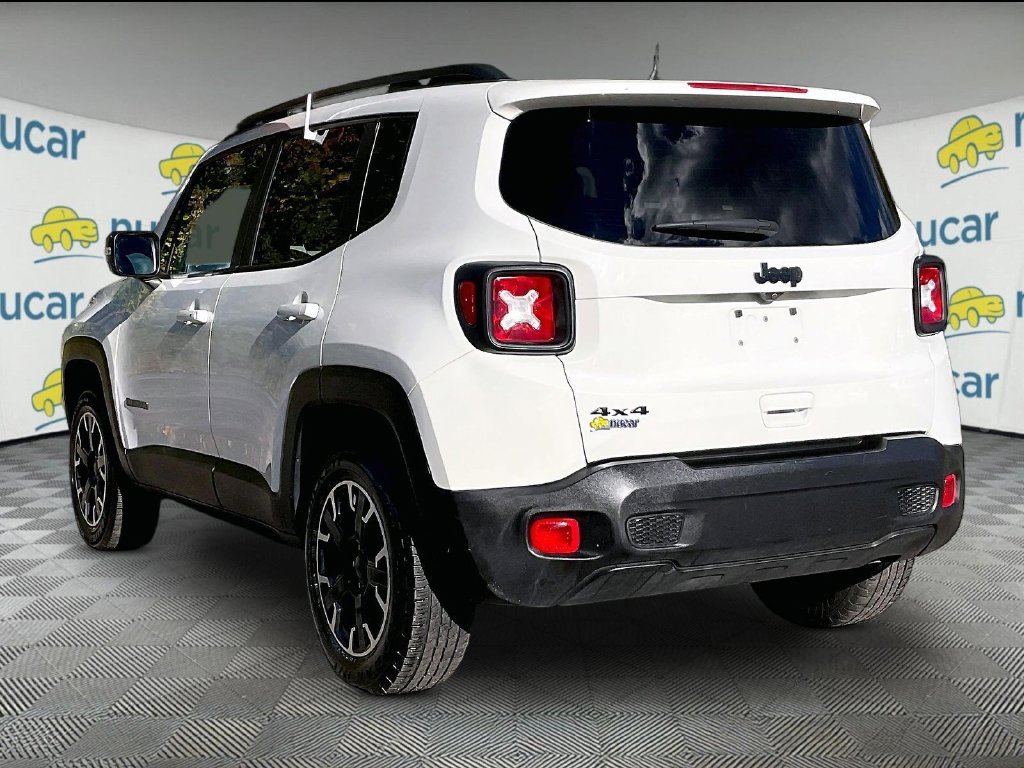 Used 2023 White Jeep Latitude image 4