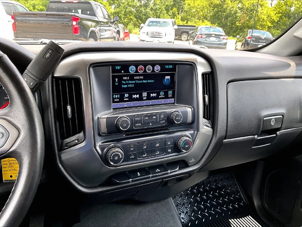 Used 2019 White Chevrolet LT image 16