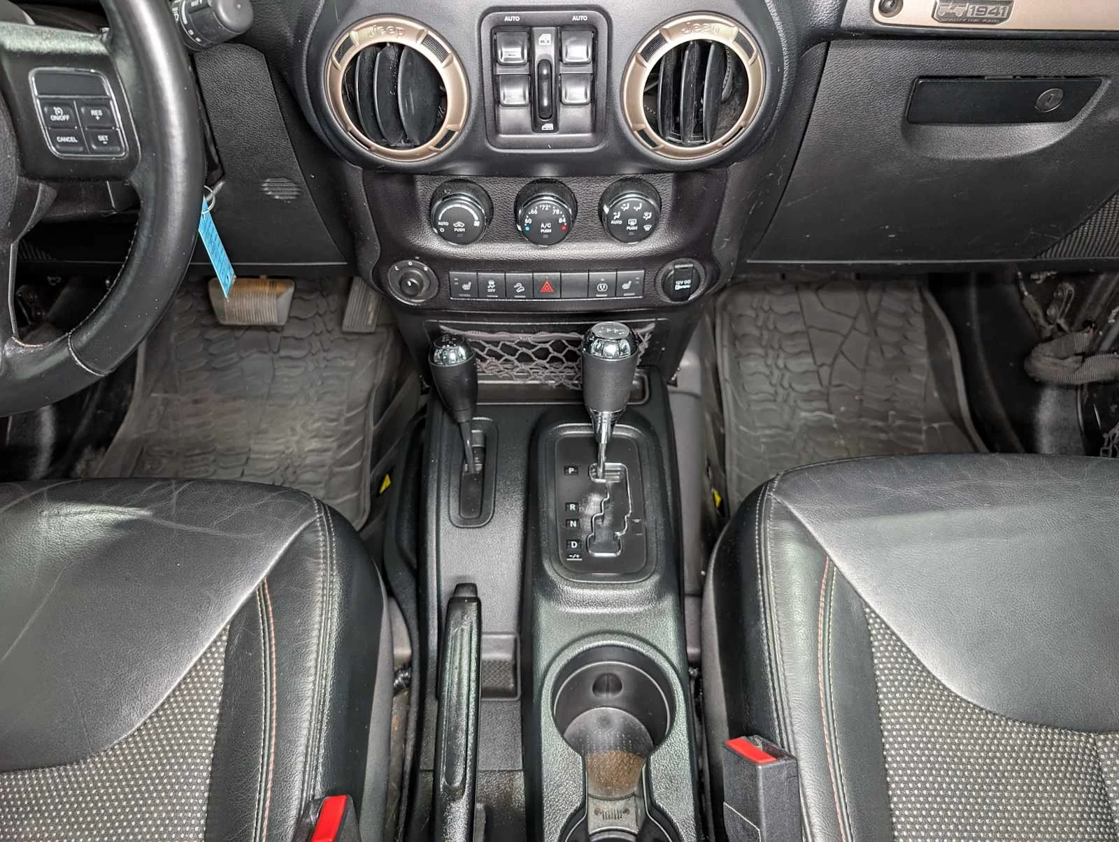 Used 2016 Granite Crystal Metallic Clearcoat Jeep 75th Anniversary image 18