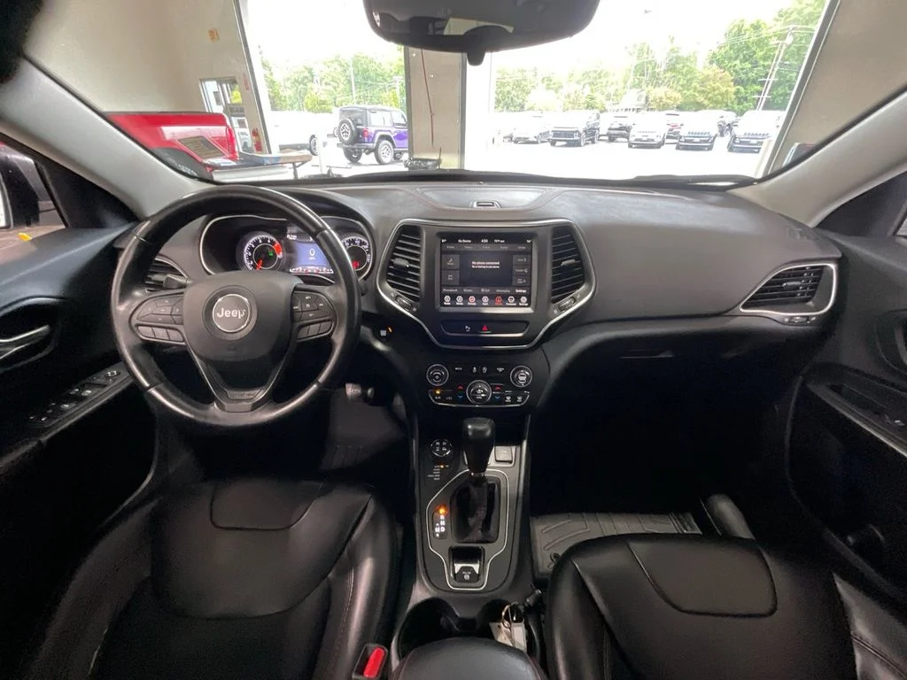 Used 2019 White Jeep Trailhawk image 18