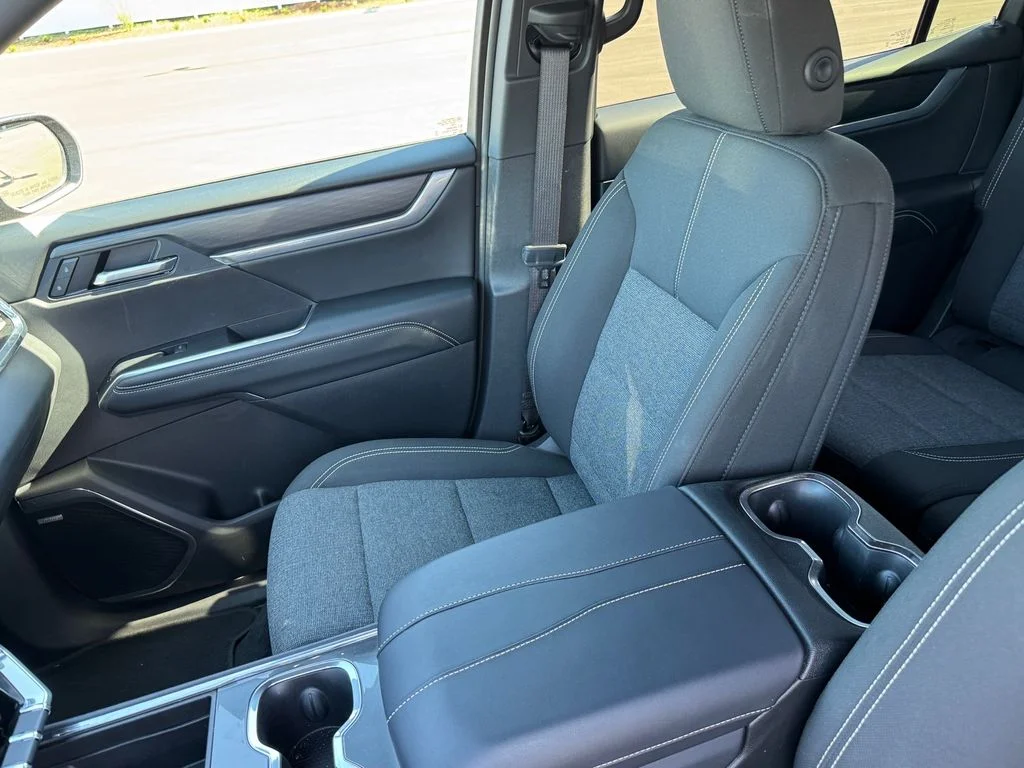 Used 2025 Silver GMC Elevation image 10