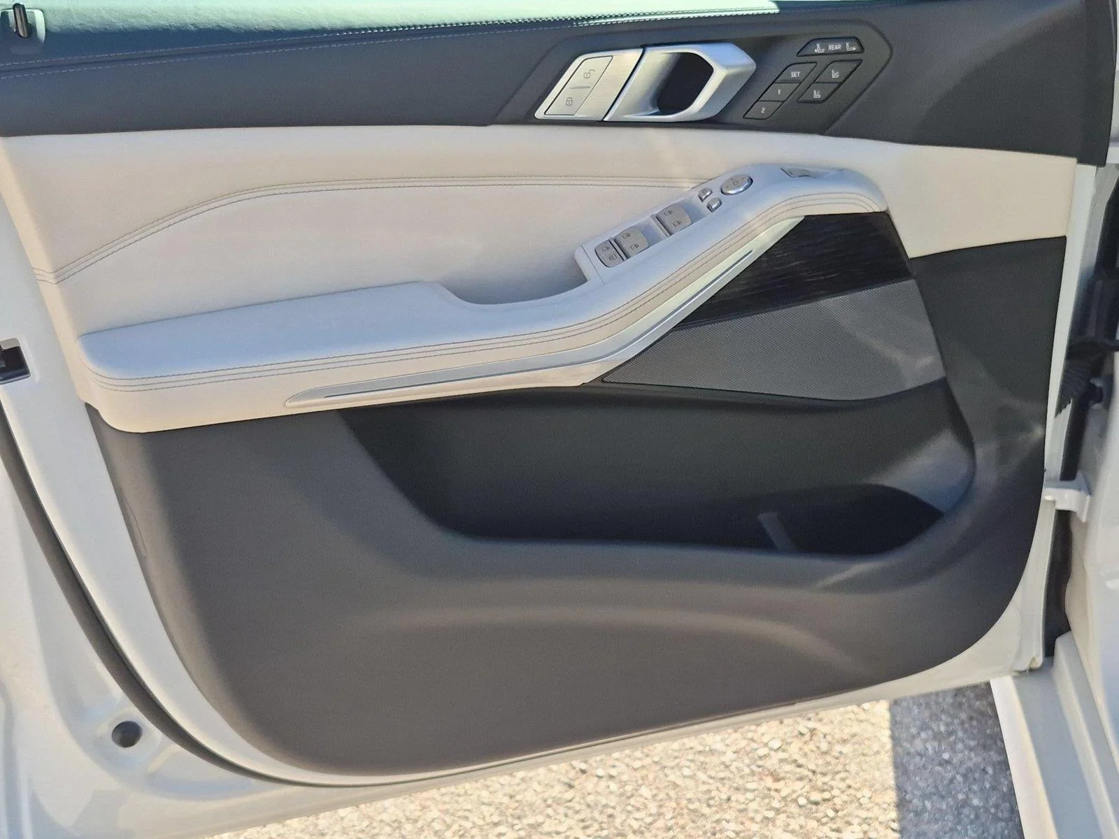 Used 2021 Mineral White Metallic BMW M50i image 14
