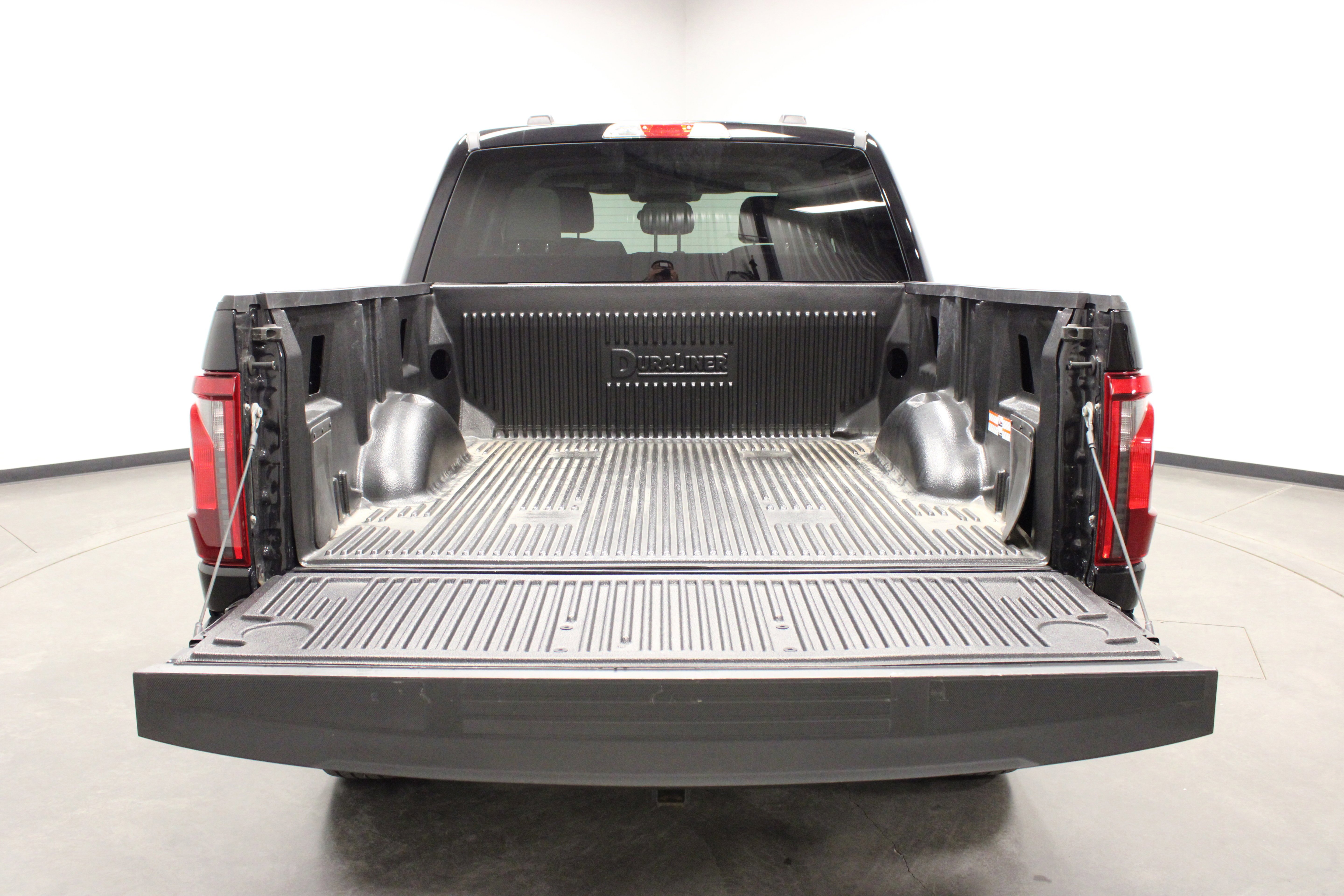 Used 2025 Agate Black Metallic Ford XLT image 14