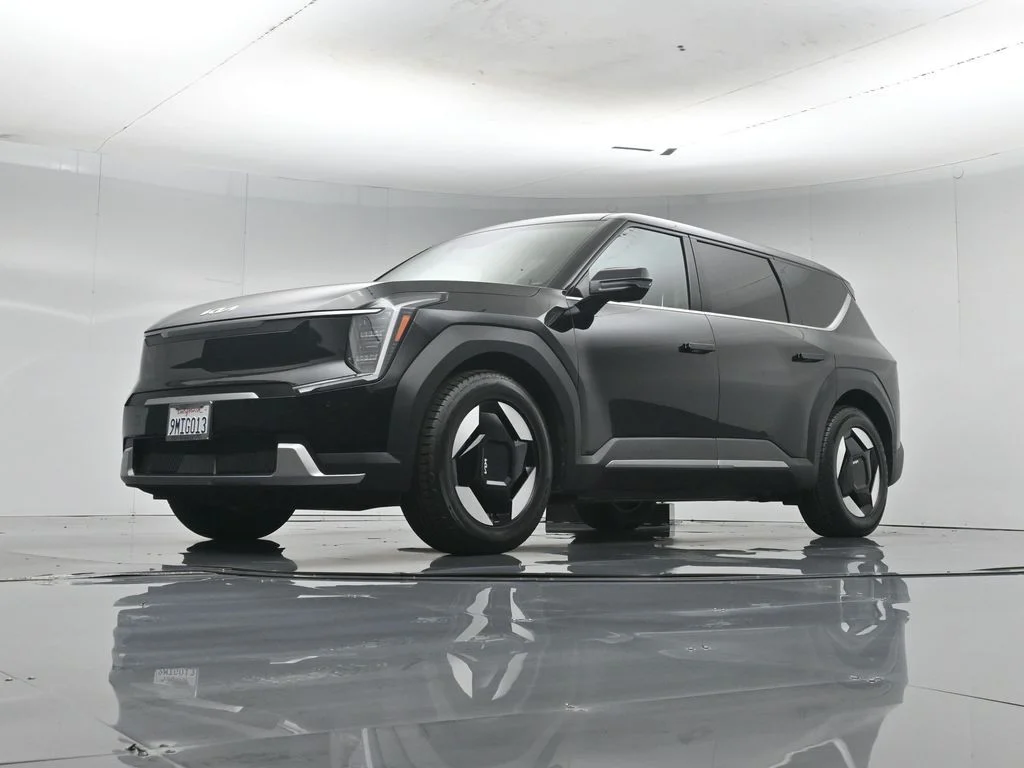 Used 2024 Black Kia Light Long Range image 49