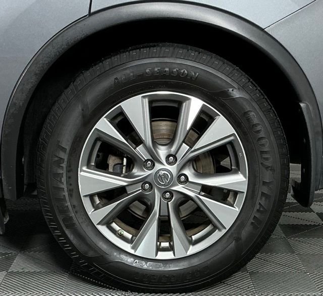 Used 2017 Gray Nissan SL image 11