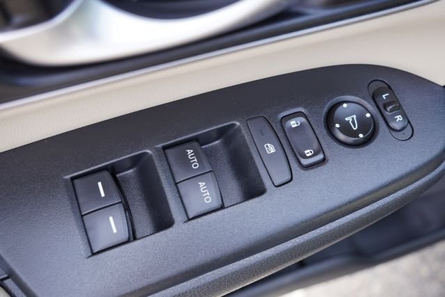Used 2018  Honda EX-L image 24