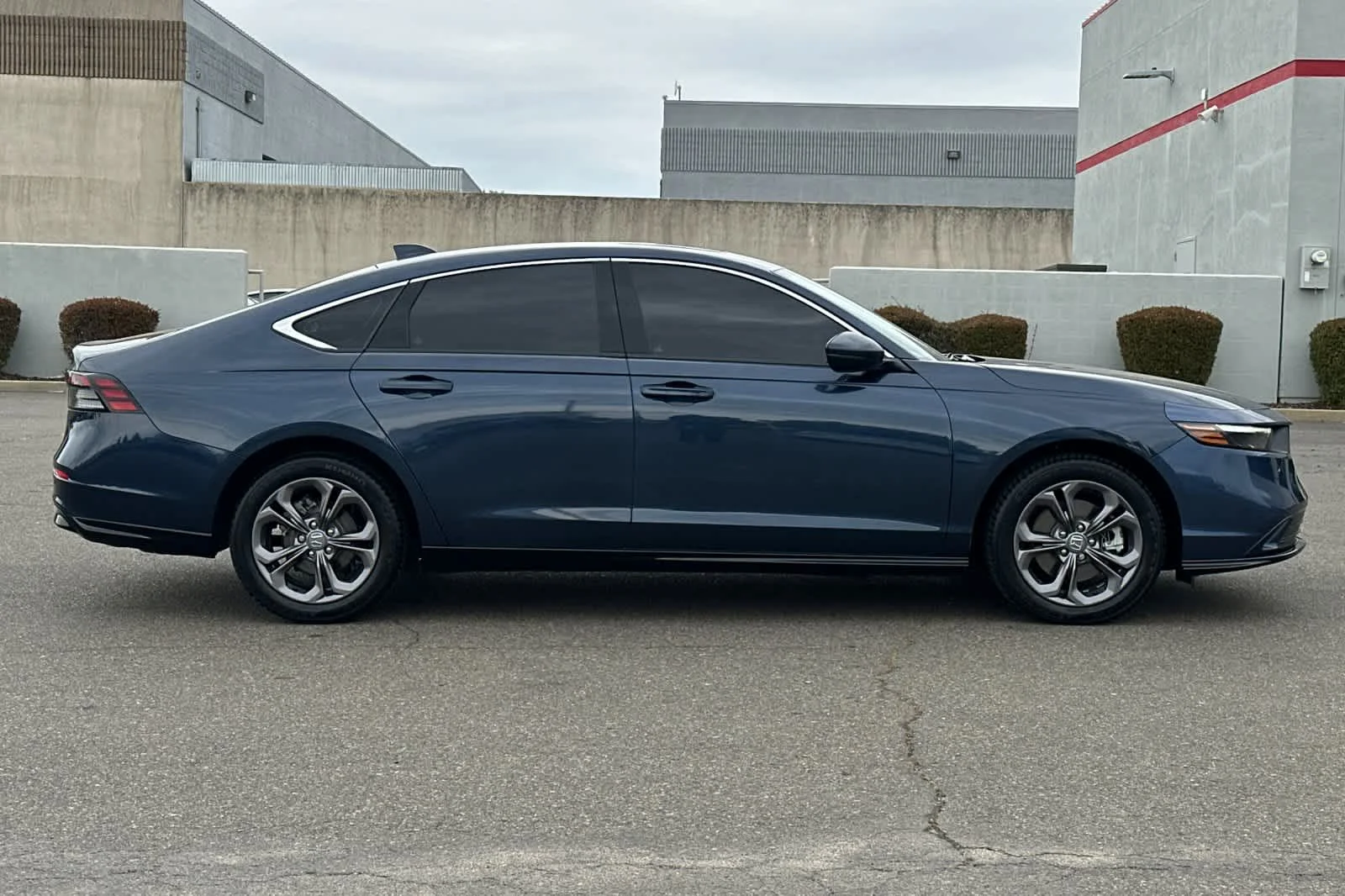 Used 2024 Canyon River Blue Metallic Honda EX-L image 6