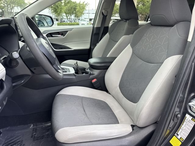 2021 Toyota RAV4 XLE - Photo 11