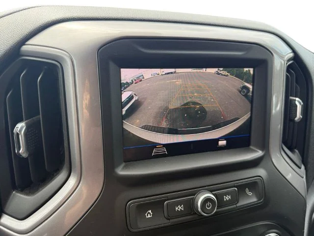 Used 2021 White GMC Base image 19