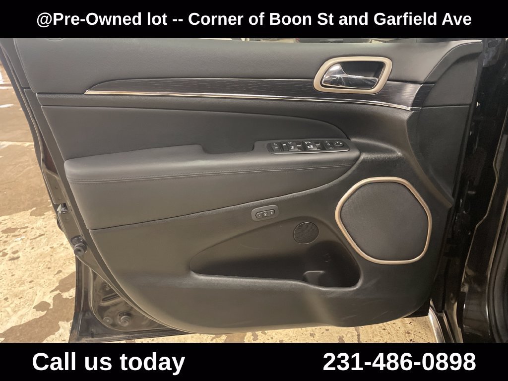 Used 2014 Black Jeep Summit image 17