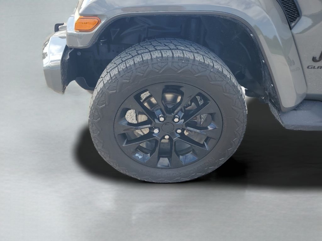 Used 2022 Gray Jeep Overland image 18