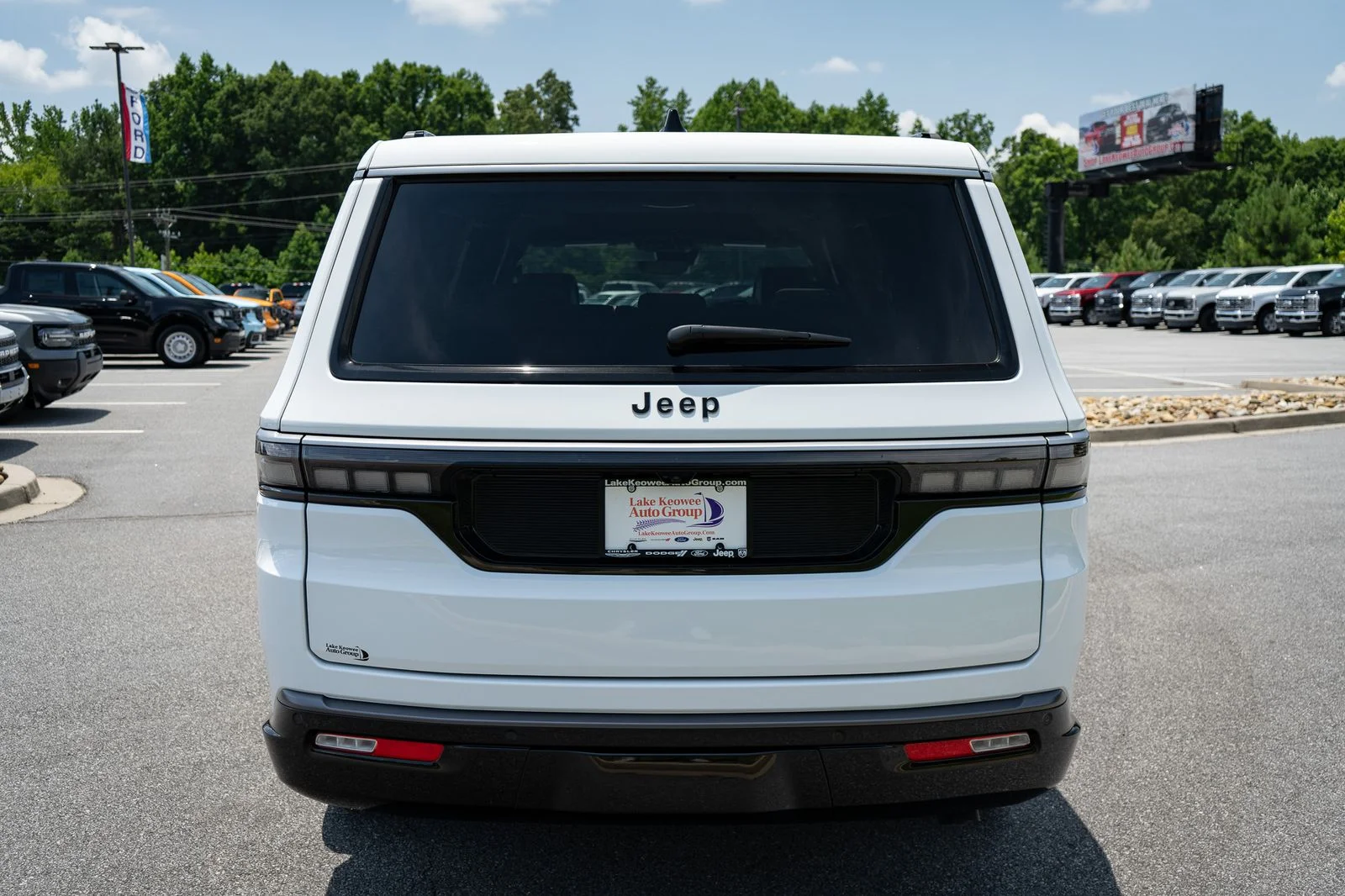 New 2026 Bright White Clear-Coat Exterior Paint Jeep  image 8