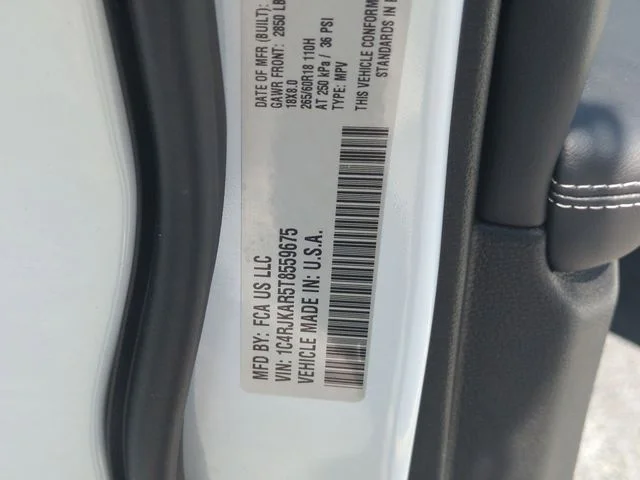 New 2026 Bright White Clear-Coat Exterior Paint Jeep Laredo image 40