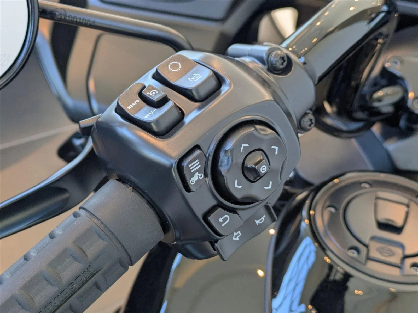 Used 2025 BLACK HARLEY DAVIDSON ROAD GLIDE image 11