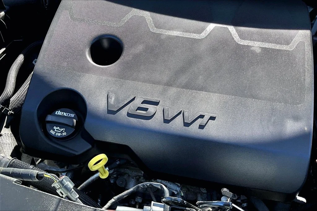 Used 2022 White Chevrolet LS image 35