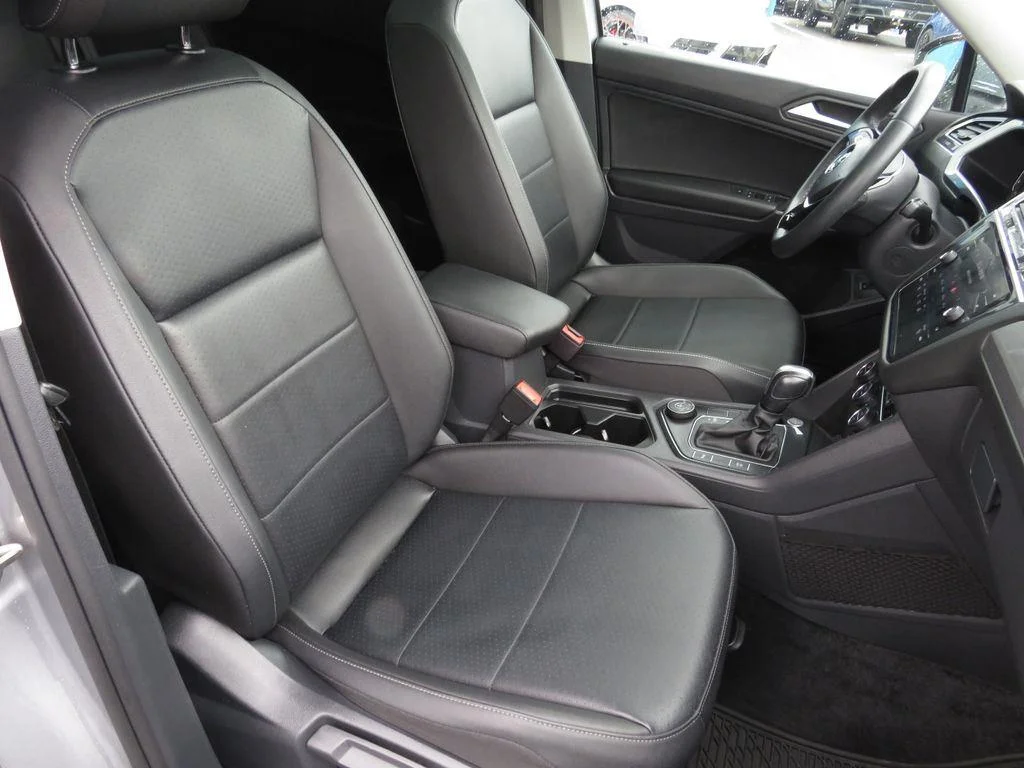 Used 2020 Silver Metallic Volkswagen 2.0T SEL image 18