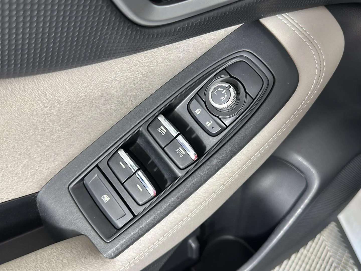 Used 2020 Crystal White Pearl Subaru Limited image 19