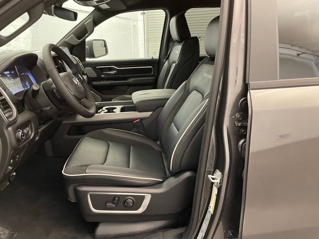 New 2026 Granite Crystal Metallic Clear-Coat Exterior Paint RAM Laramie image 20