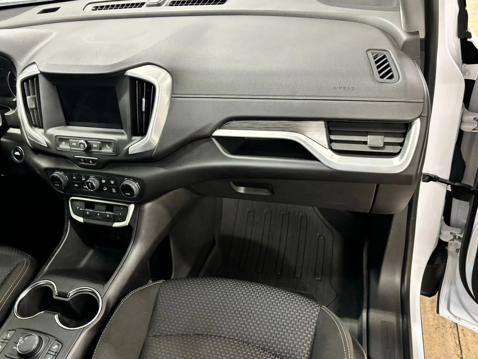 Used 2024 White GMC SLE image 19