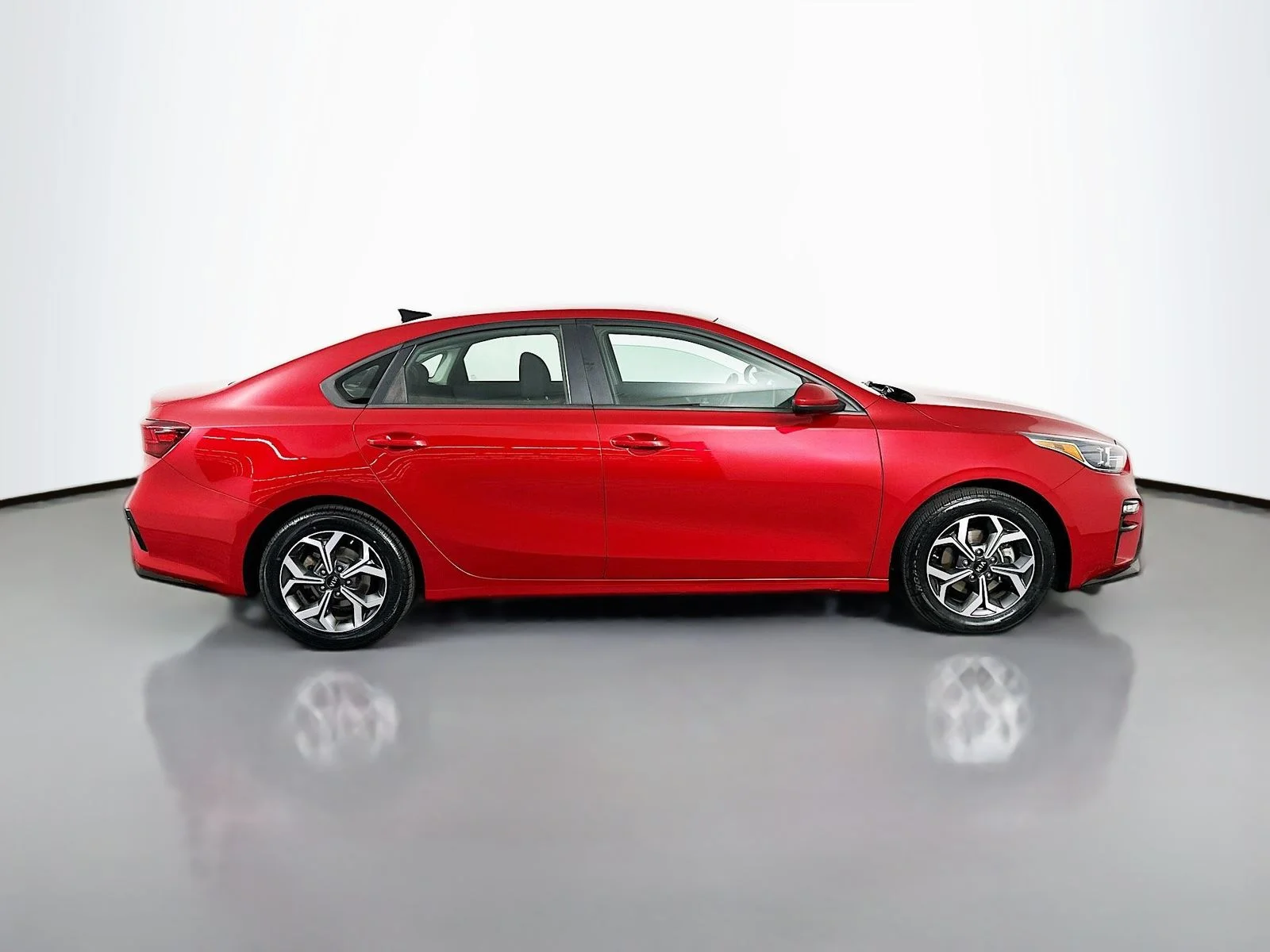 Used 2021 Currant Red Kia LXS image 8