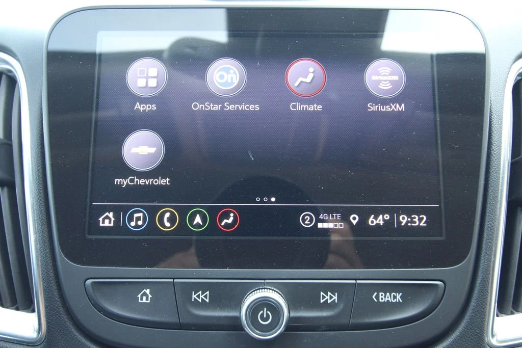 Used 2024 White Chevrolet LT image 33
