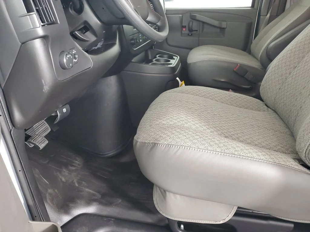 2025 Chevrolet Express Cargo Work Van - Photo 11