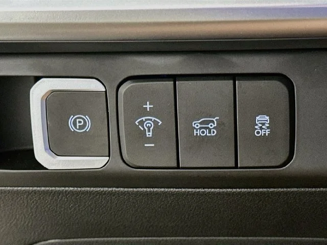 New 2027 Black Hyundai SE image 18