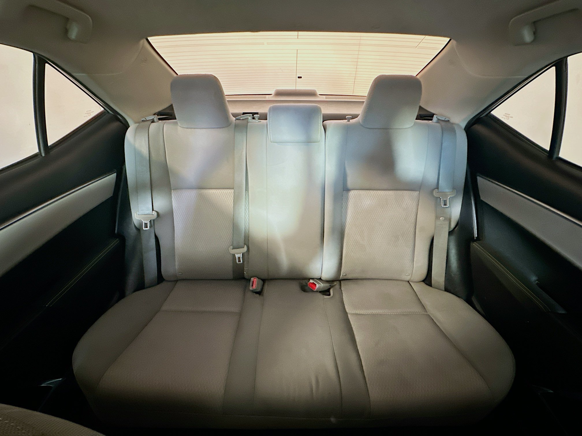 Used 2014 Classic Silver Metallic Toyota LE image 29
