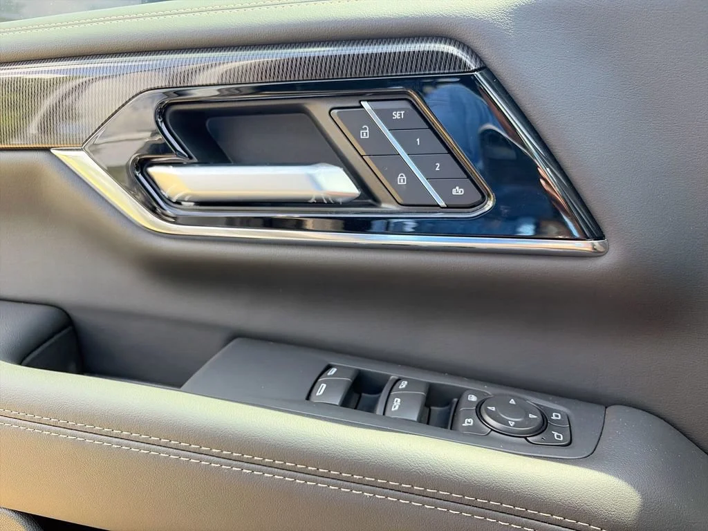 New 2026 Sterling Metallic GMC Elevation image 27