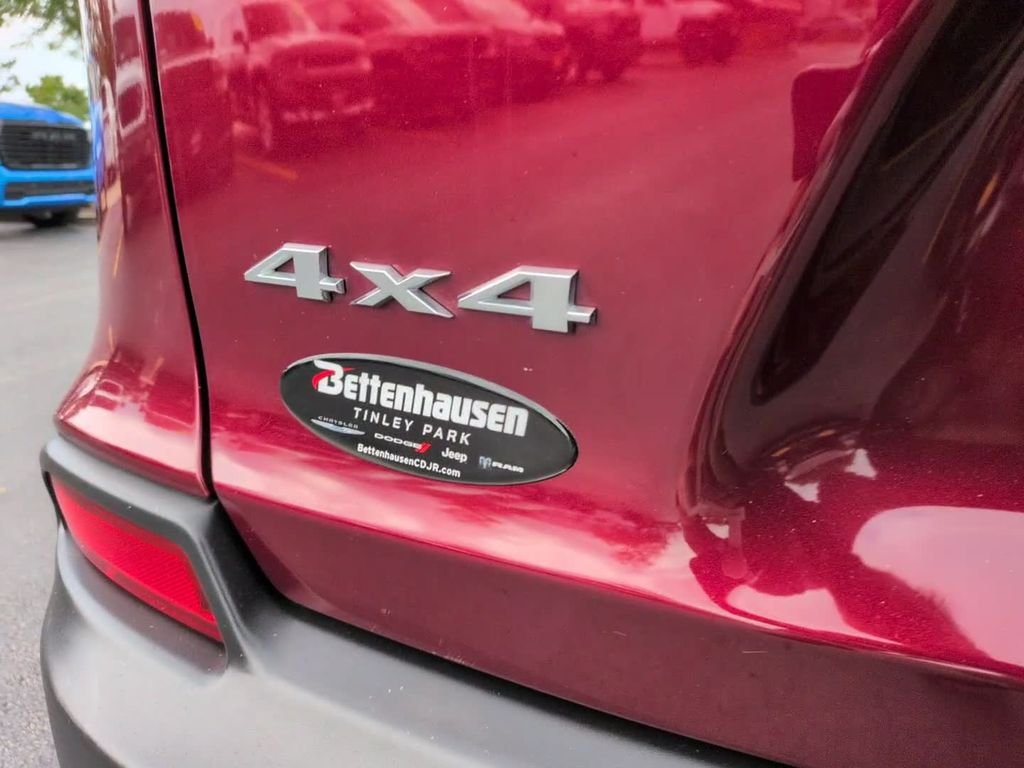 Certified Used 2021 Velvet Jeep Latitude image 8