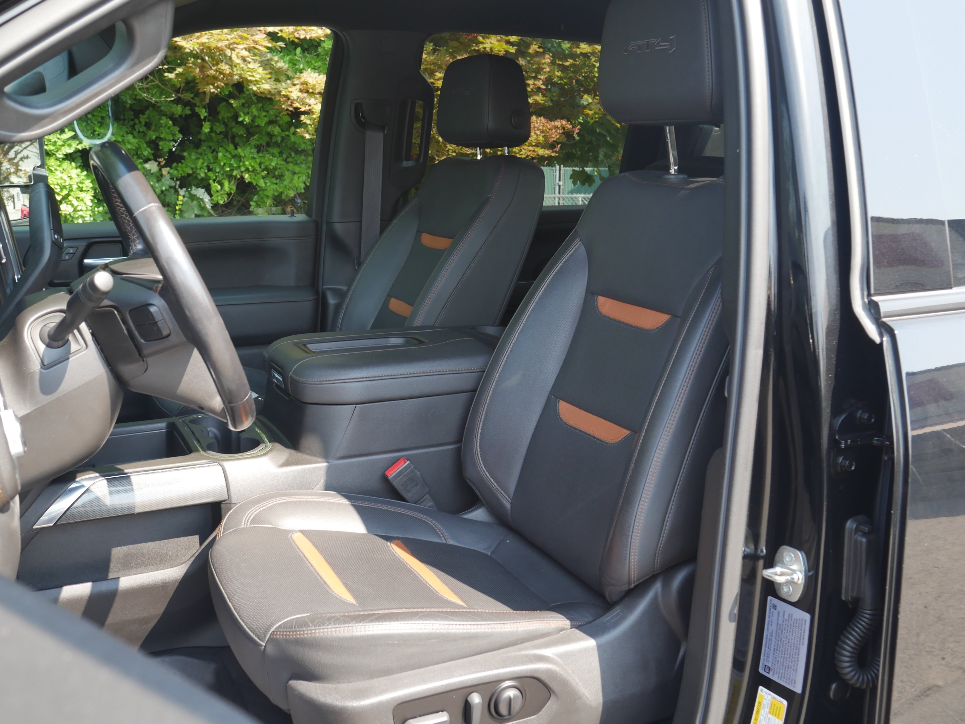 Used 2022 Onyx Black GMC AT4 image 32