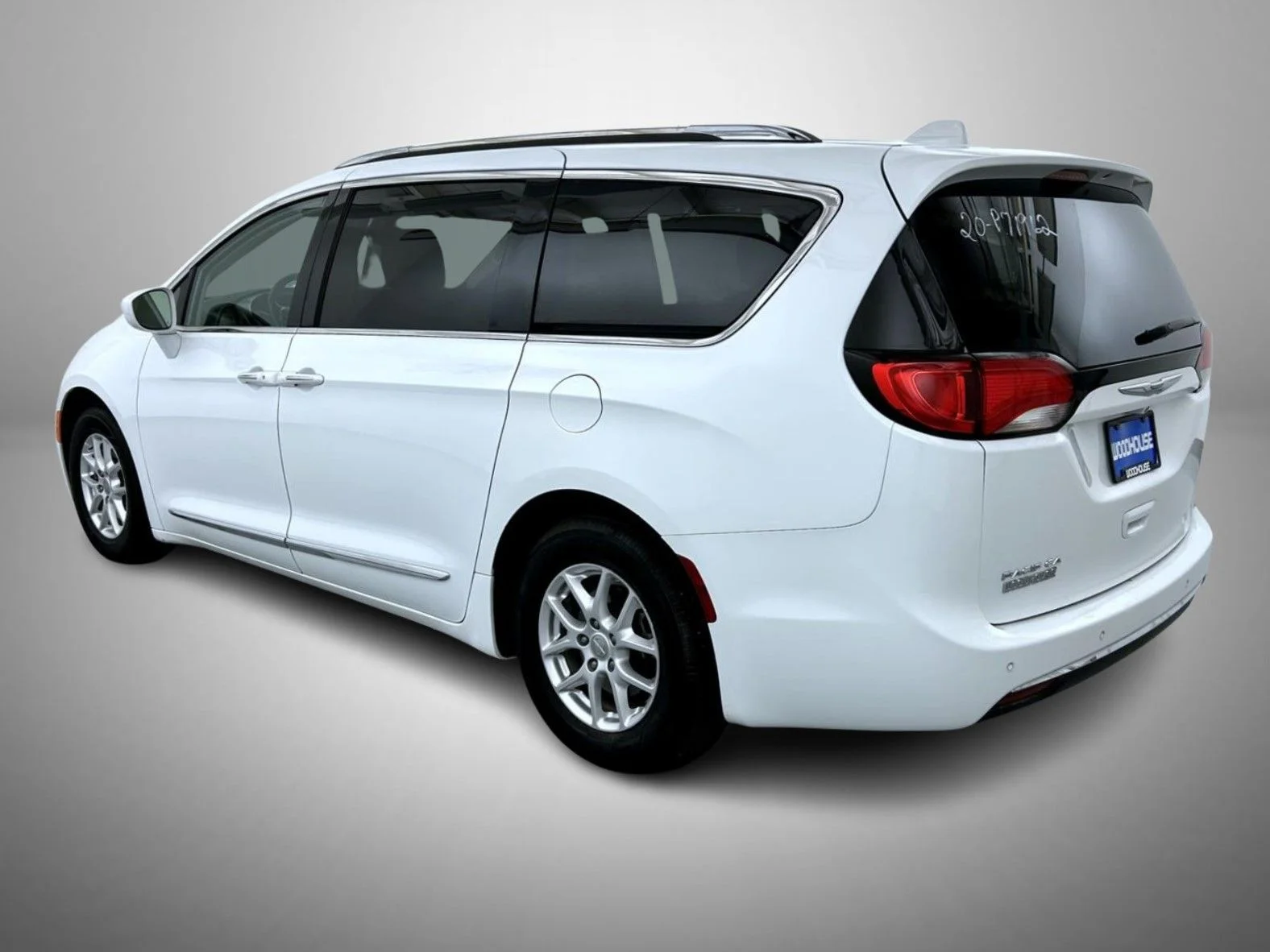 Used 2020 White Chrysler Touring L image 7