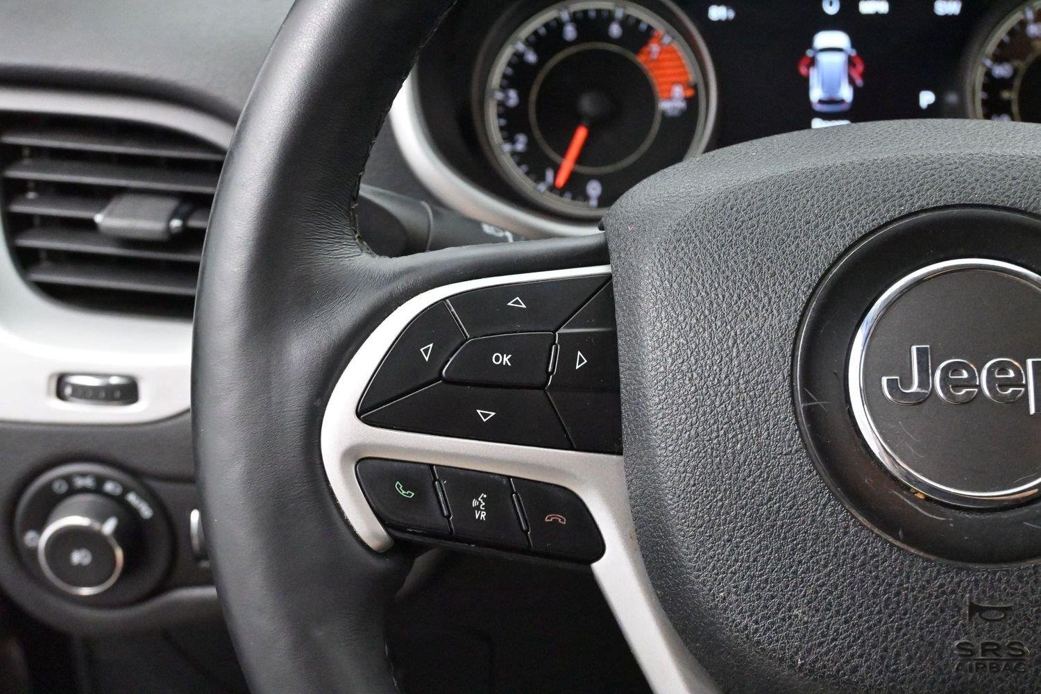 Used 2018 Diamond Black Crystal Pearlcoat Jeep Trailhawk image 16
