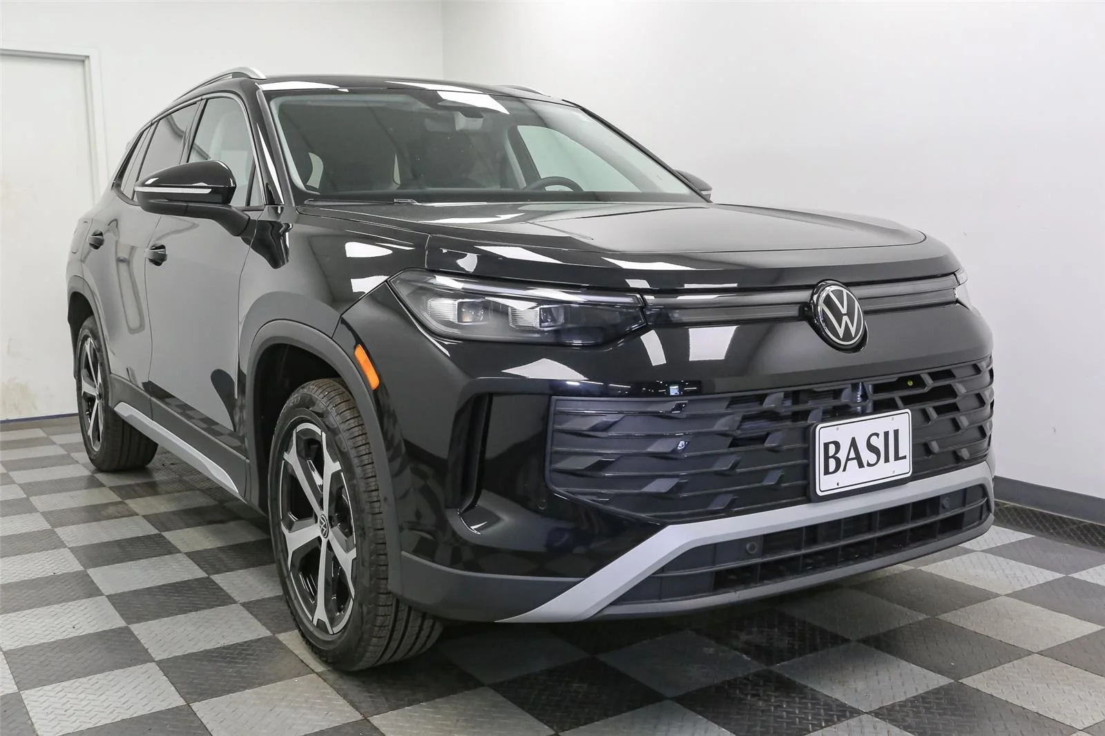 New 2026 Deep Black Pearl Volkswagen SE image 2