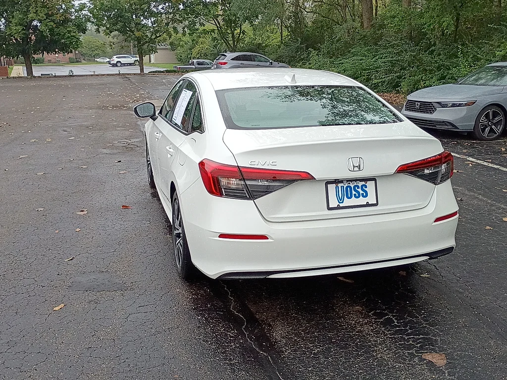 Certified Used 2022 WHITE Honda EX image 5