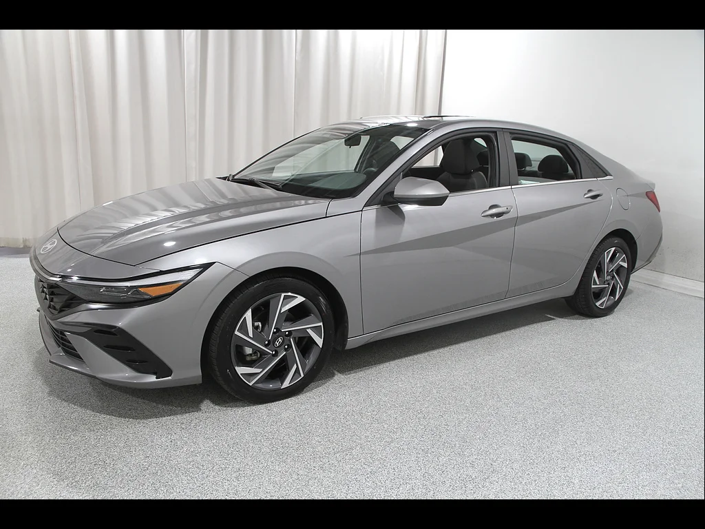 Certified Used 2025 Fluid Metal Metallic Hyundai SEL Convenience image 3