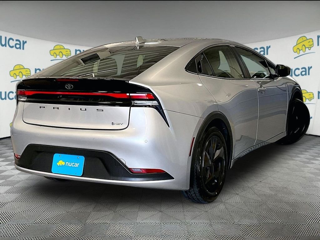 Used 2025  Toyota LE image 6