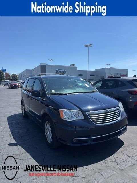 2015 Chrysler Town & Country Touring's photo