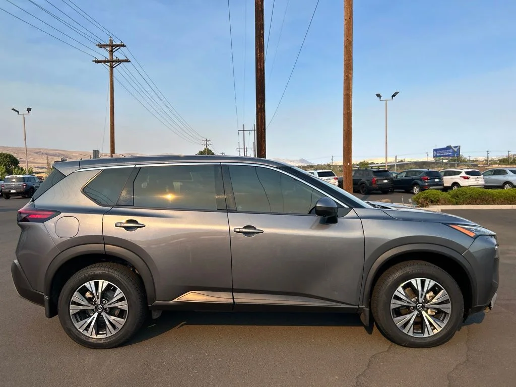 Used 2021 Gun Metallic Nissan SV image 4