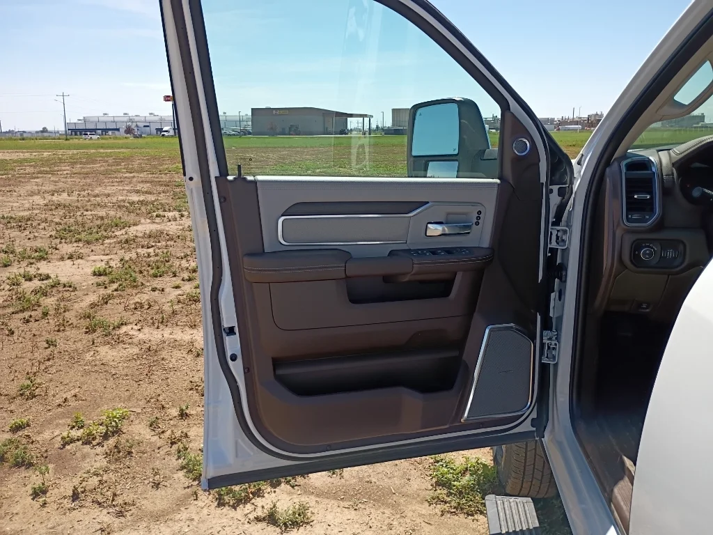 New 2026 Bright White Clear-Coat Exterior Paint RAM Laramie image 24