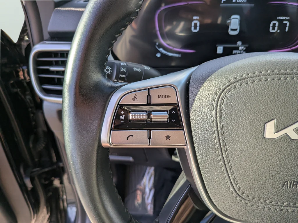 Used 2025 Black Kia S image 29