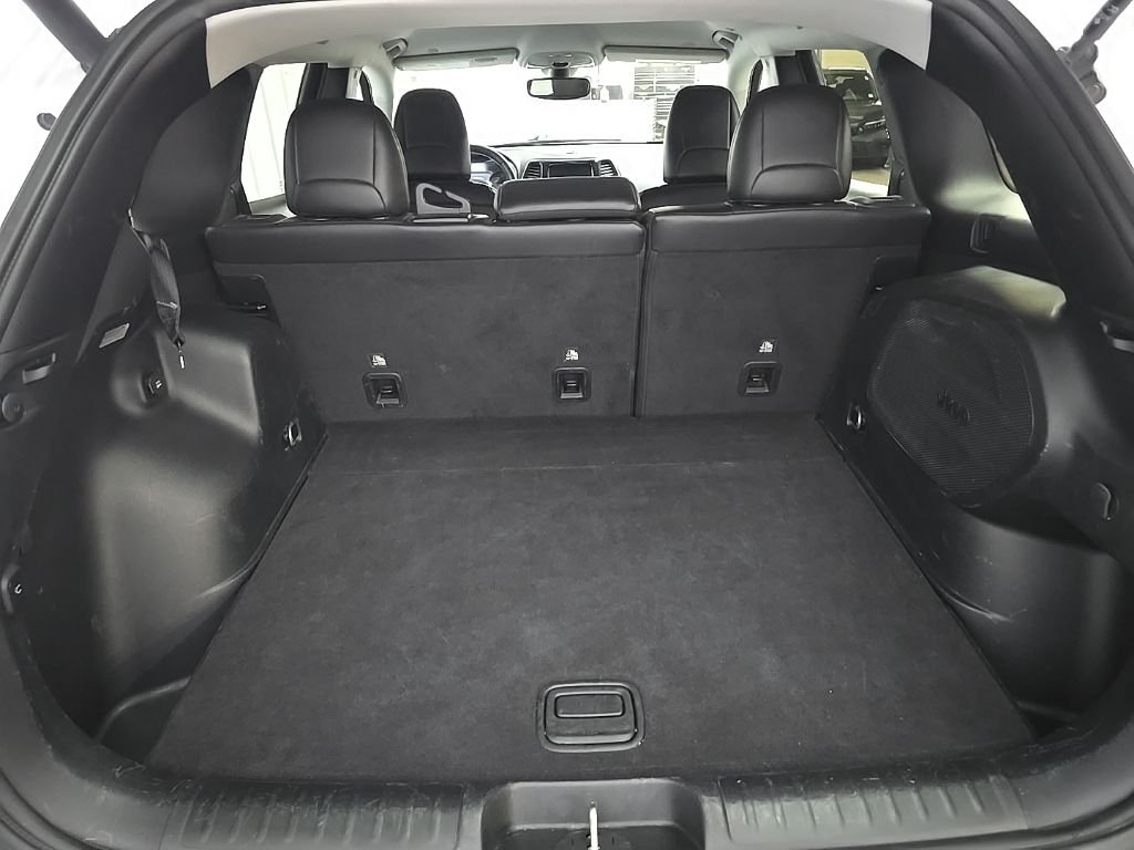 Used 2020 White Jeep Limited image 11
