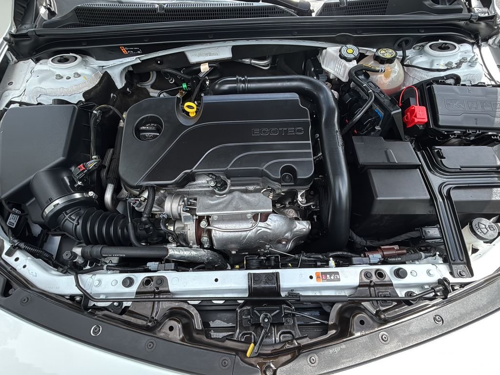 Used 2024 Summit White Chevrolet LT image 9